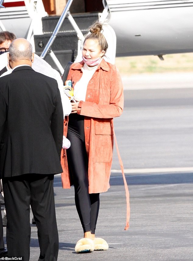 Chrissy Teigen And John Legend Get Back To La After Joe Biden Rally Money Readsector Jon lajoie, born and raised in montreal, canada, is the third in a family of nine children. money readsector